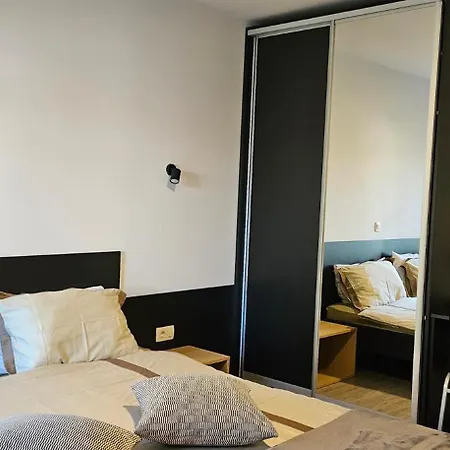 Laguna 33, 33a Apartment *