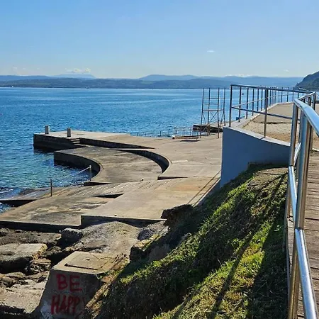 Laguna 33, 33a