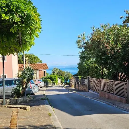 Laguna 33 *
