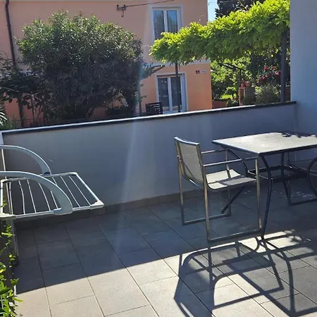 Laguna 33, 33a Apartment *
