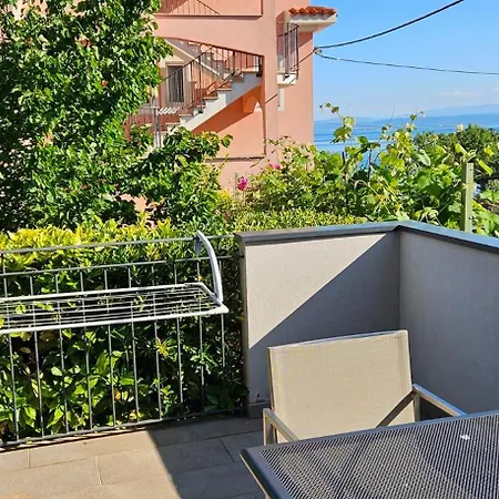 Laguna 33, 33a Apartment