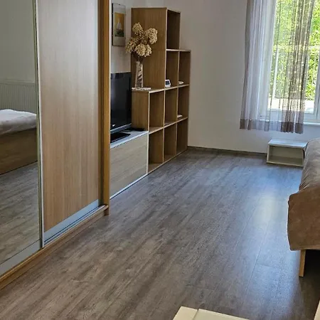 Laguna 33, 33a Apartment
